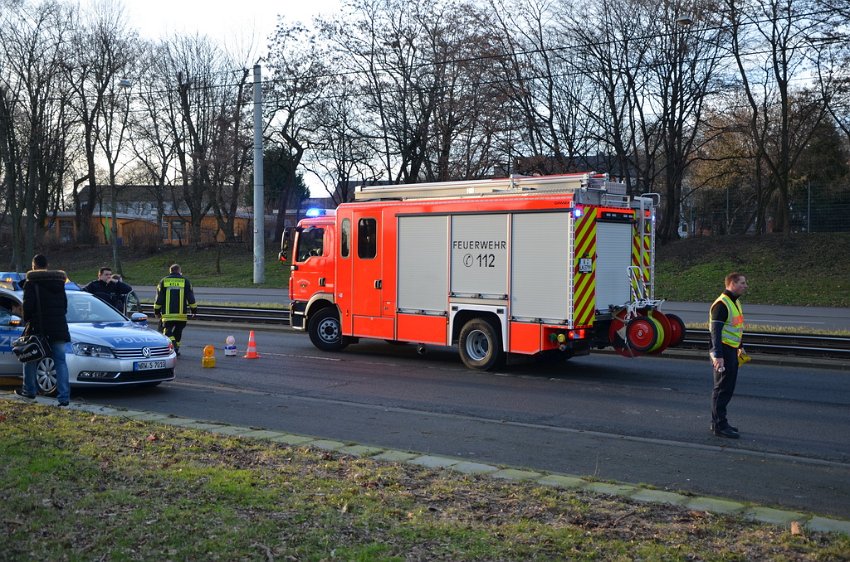 VU PKW Baum Koeln Muelheim Pfaelzischer Ring P066.JPG